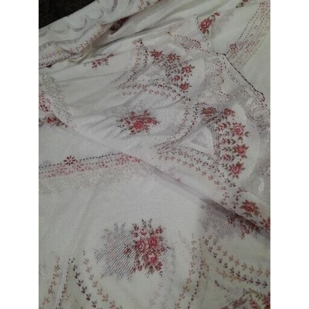 Vintage Spanish Floral Lace Tablecloth, Large 84x75 Inches - Picture 4 of 10